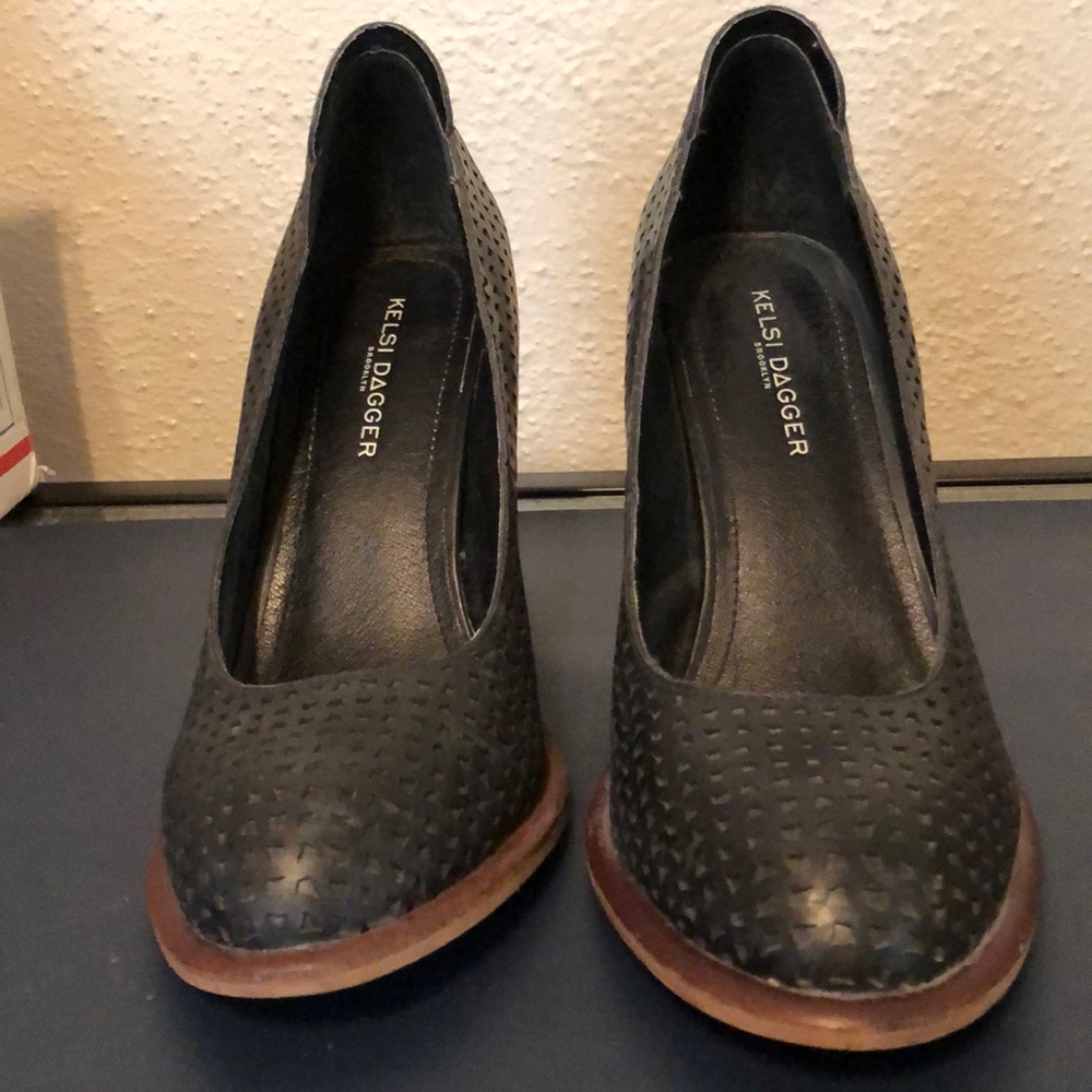 Kelsie Dagger shoes